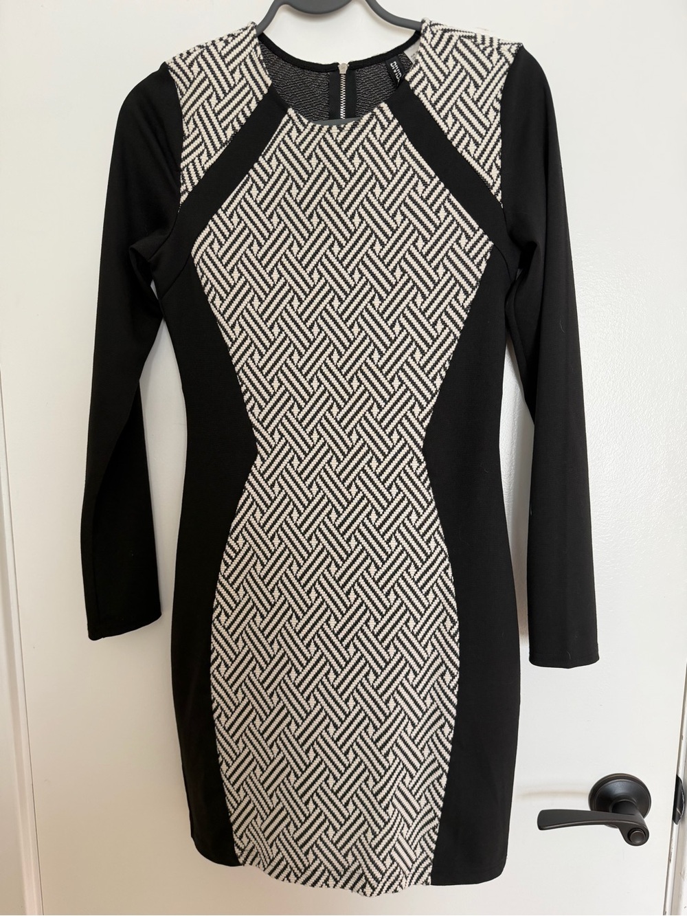 H&M Black and White Geometric Panel Long-Sleeve Dress